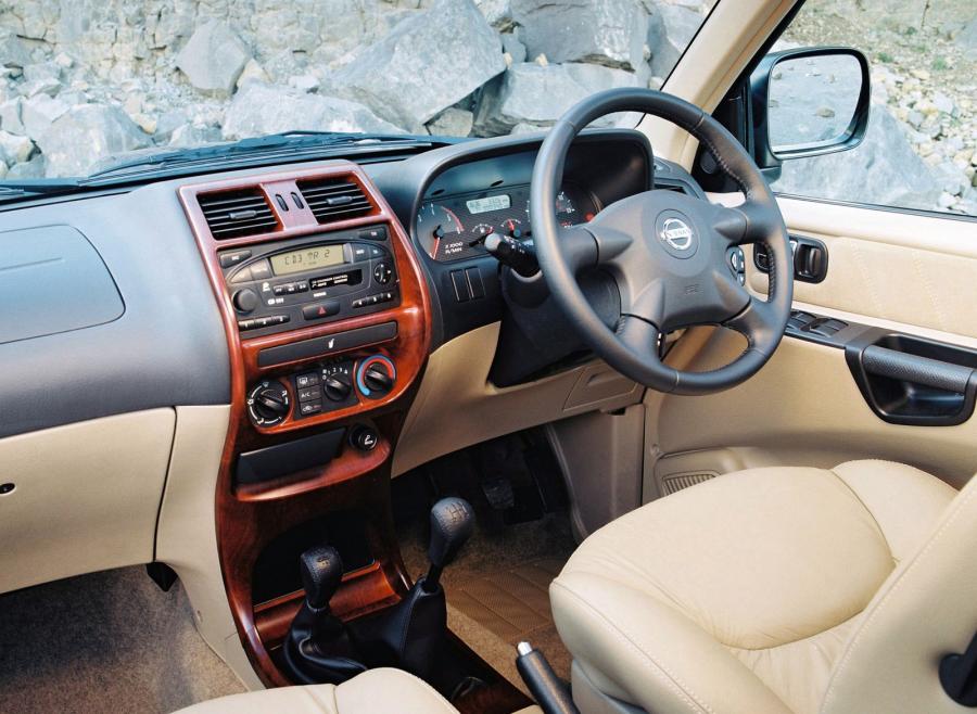  Nissan Terrano II 5-Door 1999 года  (UK) (фото 8 из 9)